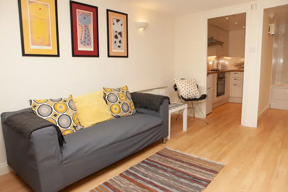 2 Bedroom Bristol House Near Gloucester Road