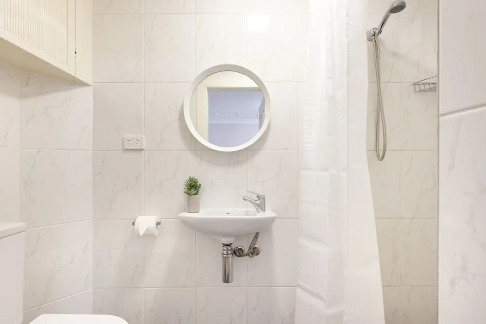 Ultimo 1 bed. furnished house w parking