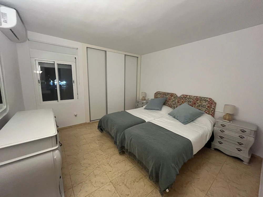Lovely 2 Bedroom Apartment Near the Beach