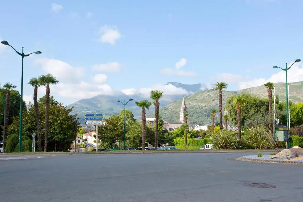 Grand studio avec climatisation, balcon proche gare centre ville