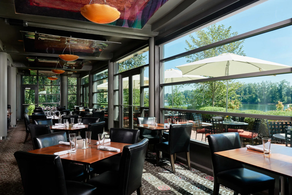 Rivers Edge Hotel Portland, Tapestry Collection by Hilton