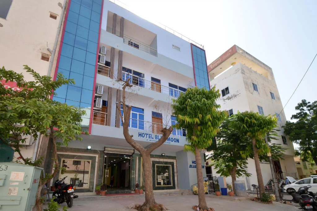 OYO 19451 Hotel Blue Moon