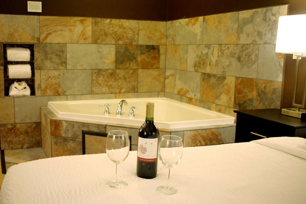Best Western Plus Des Moines West Inn & Suites