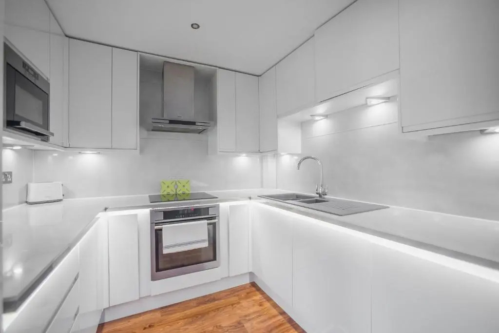 Superb 3-Bed 2-Bath with Wifi: Trendy Fitzrovia W1