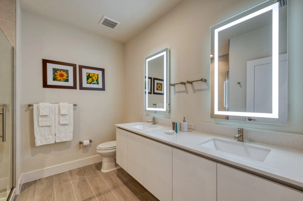 Comfortable Townhome with private pool near Disney