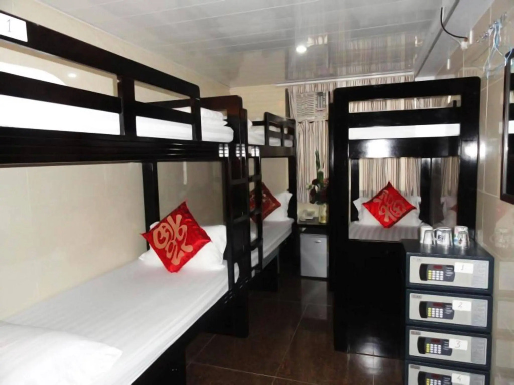Dhillon Hostel - Reception 10th floor Block E CHUNGKING MANSION