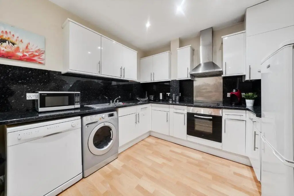 GRANGE City 2 Bed Modern Apartment by Tower Bridge London Bridge