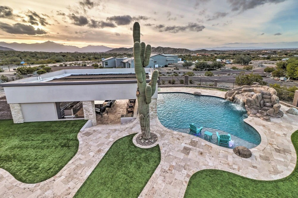 Pool and Spa! Phoenix Mansion Near Spring Training