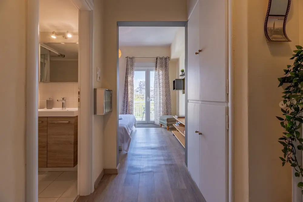 Renovated lovely aptm near to Acropolis