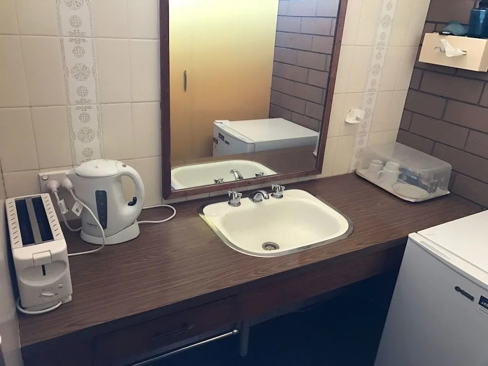 Century Motor Inn, Finley