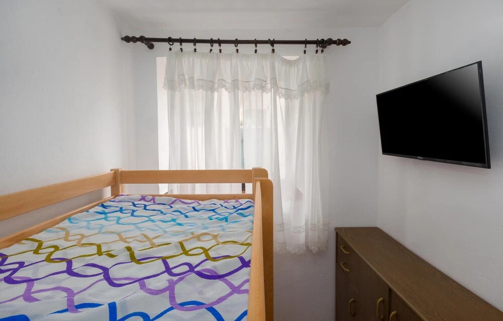 Beautiful Home in Tar With 2 Bedrooms and Wifi