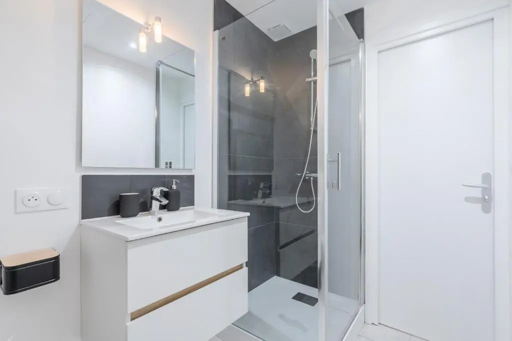 Bright 3-Bedroom 2-Bathroom Flat