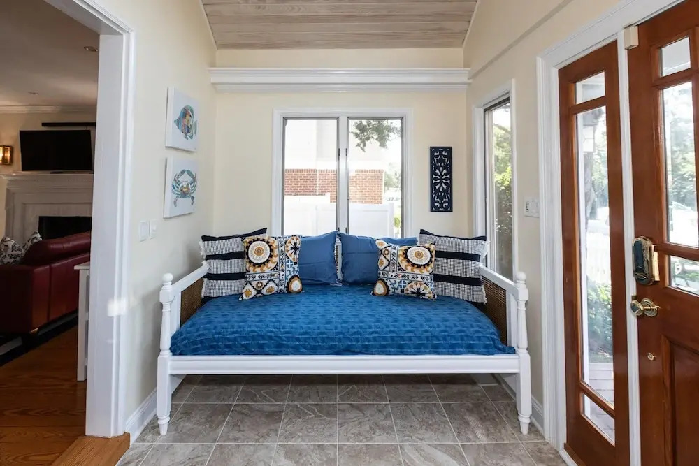 Charming 3 BR North End Beach Cottage One Block to the Beach Private Parking Private Backyard 1478