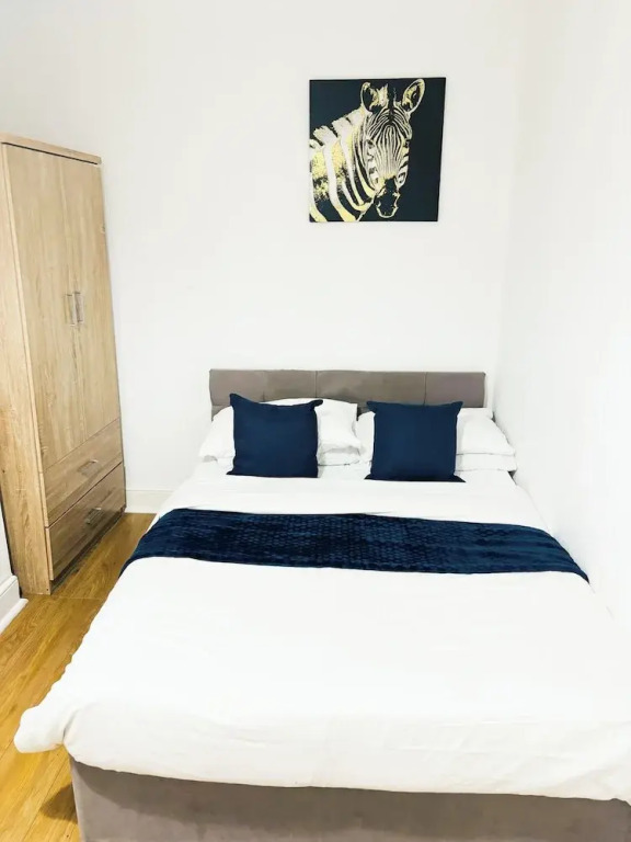 Convenient Home - Sleeps 6 - Parking - Garden