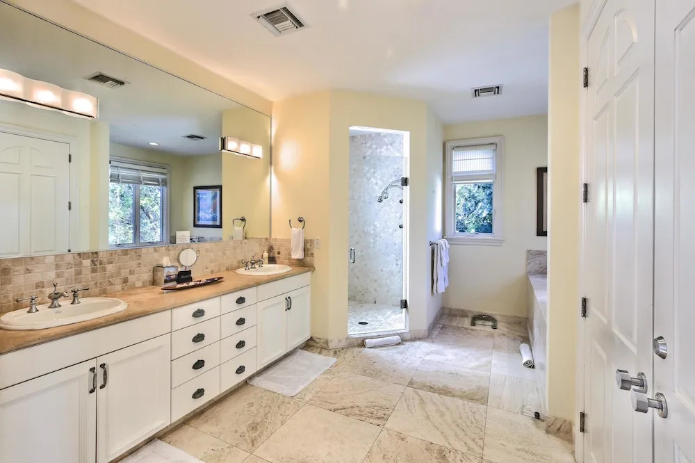 Cobalt Villa - Four Bedroom Home