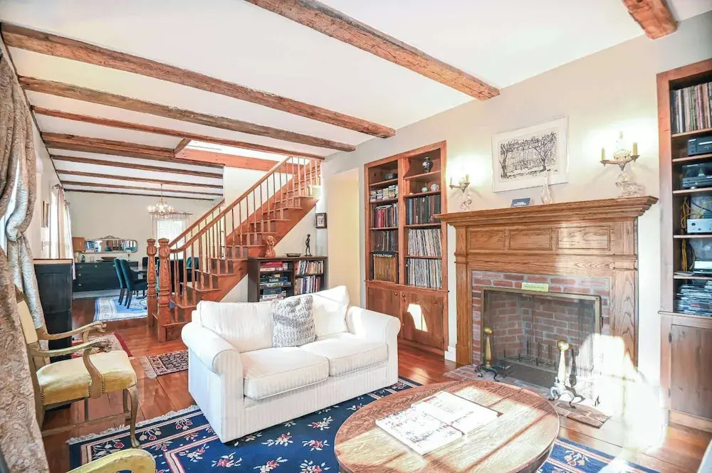 4 BDR w/ Private Hot Tub, Backyard and Deck!