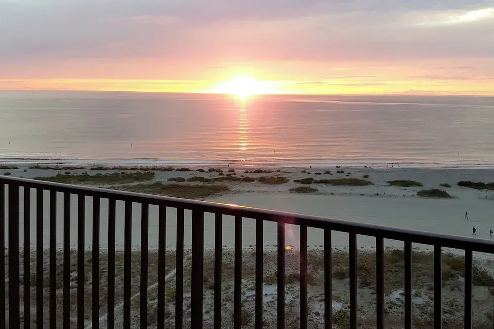 Walk to Sand Key! 11th-floor Clearwater Beach Gem