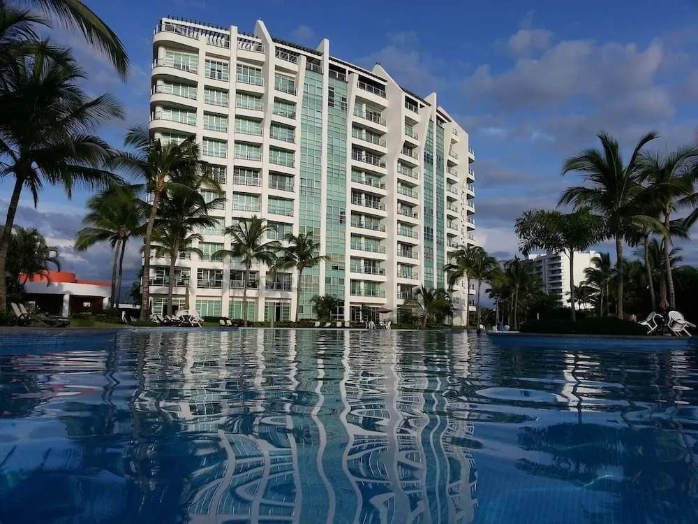 Condo Bal  By Trvl2Hm