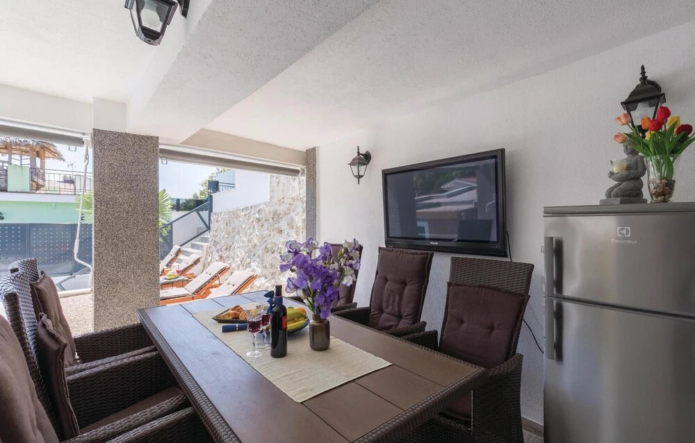 Nice Home in Klek With Wifi and 4 Bedrooms
