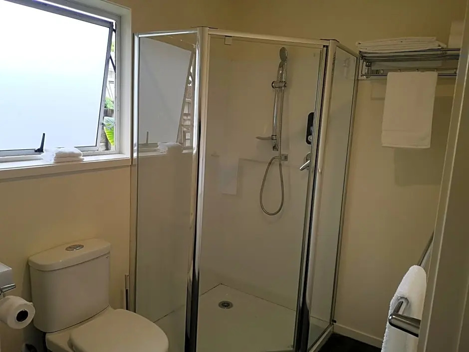 Twin Coast Adventures Motel & Cycle Hire