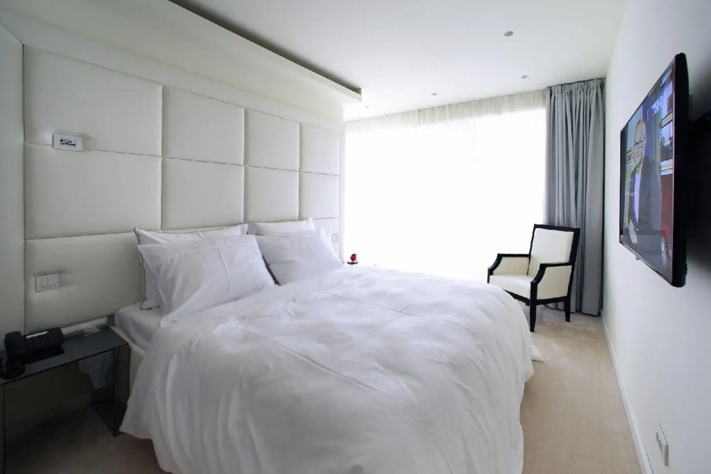 Hotel 9