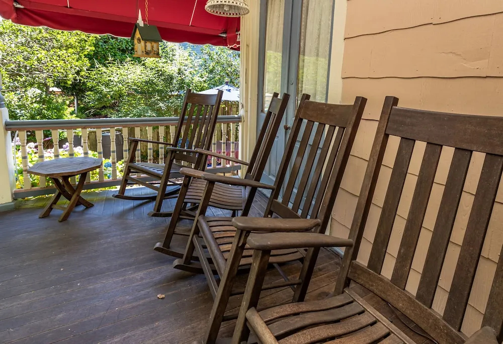 Antoinette's Apartments & Suites