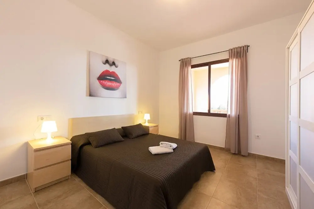 Villa - 12 Bedrooms with Pool and WiFi - 104971