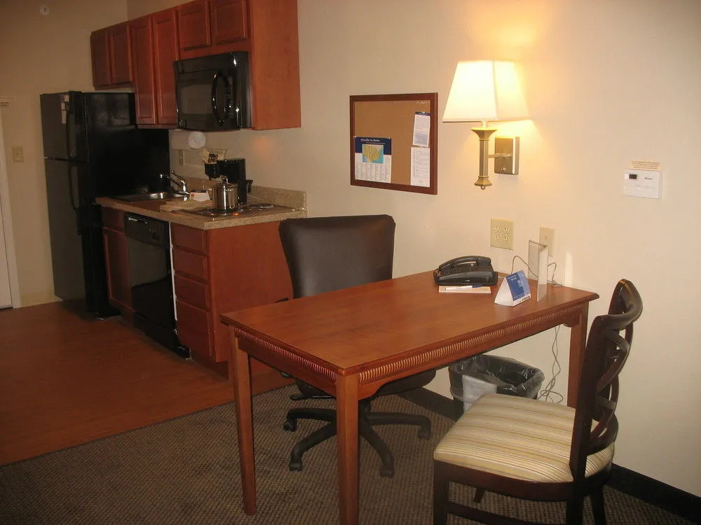 Candlewood Suites Waterloo- Cedar Falls