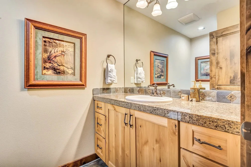 13 Vine Maple Home 5 Bedrooms 5.5 Bathrooms Home