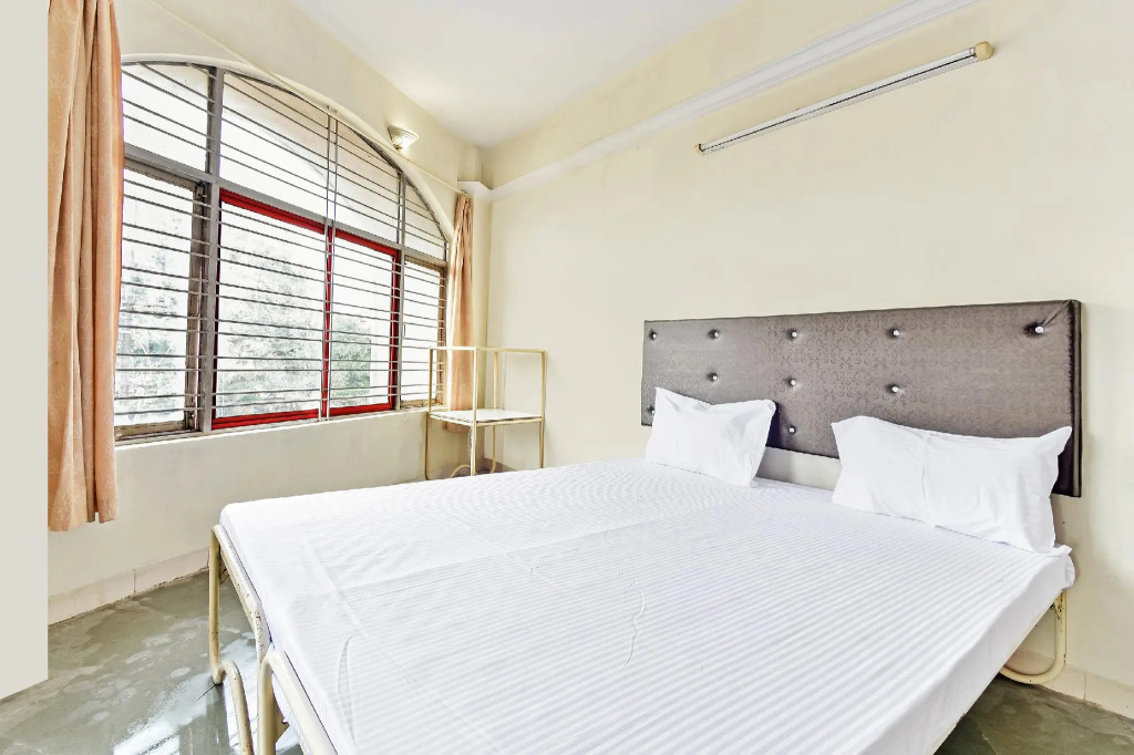 SPOT ON 48335 Hotel Kuber Lodge