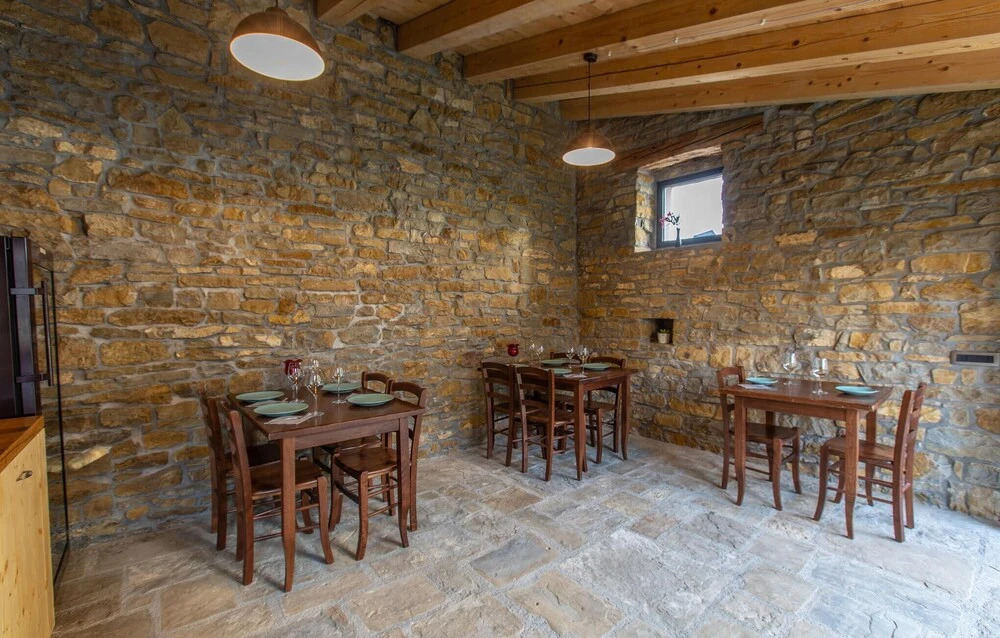 Awesome Home In Skofije