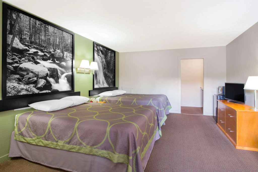 Super 8 by Wyndham Christiansburg