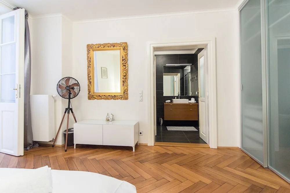 The Bulletproof Apartment by easyBNB