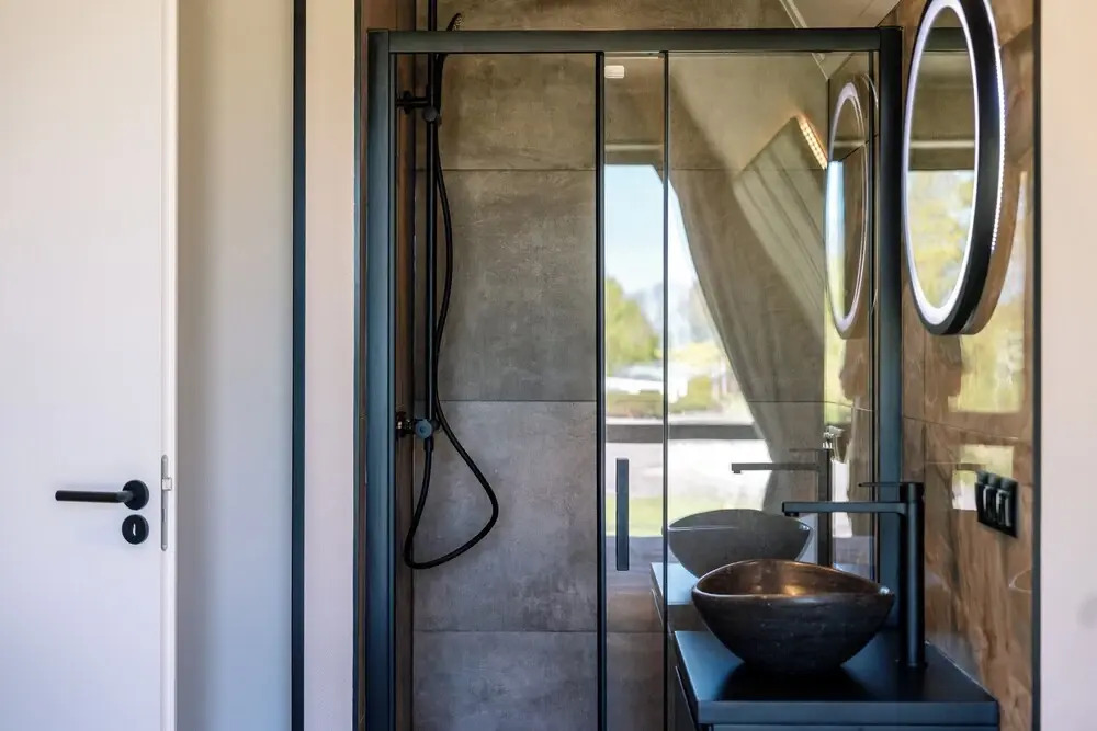 Stay With Private Pool & Hot Tub