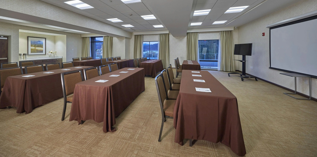 Hampton Inn & Suites Hood River