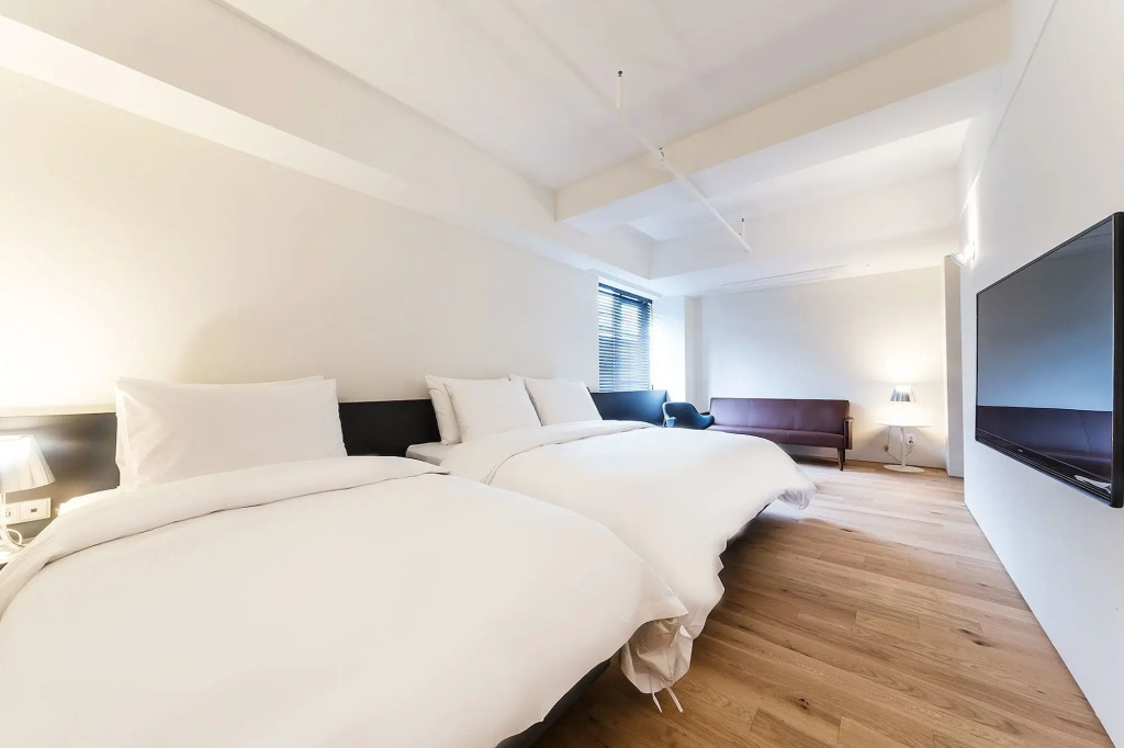 Hotel 498