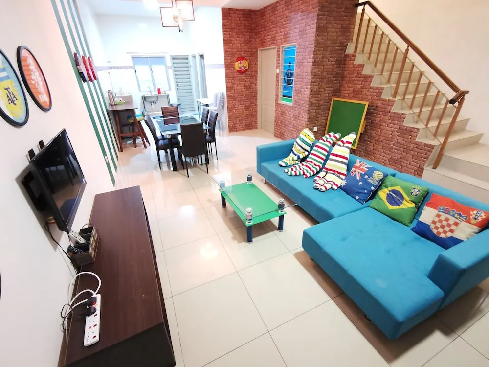 The Woodz Homestay - 2 Storey House
