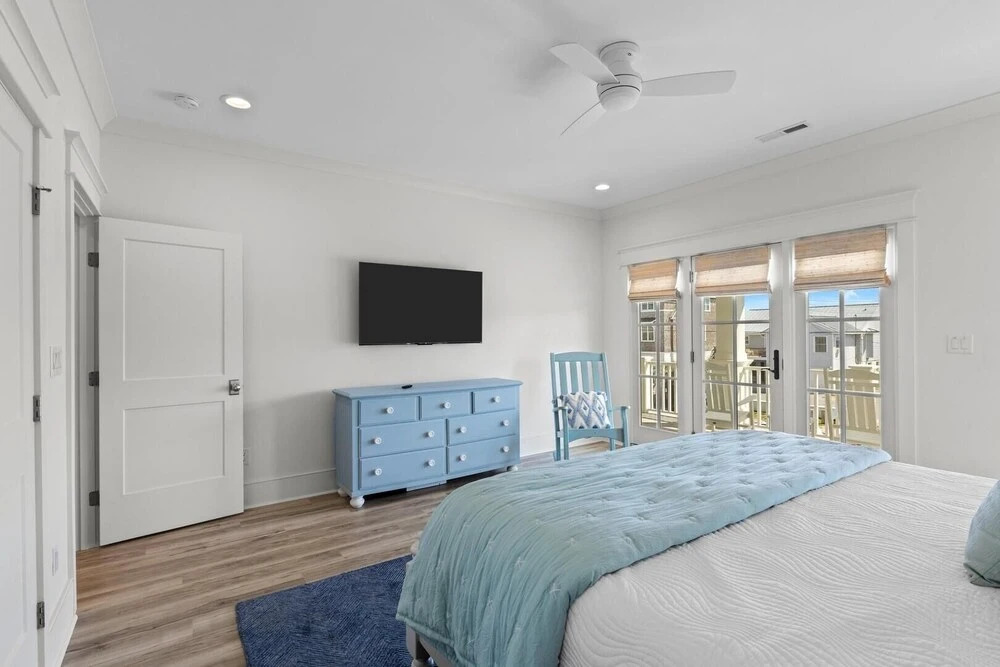 Sea Pearl 5 Bedroom Home by RedAwning