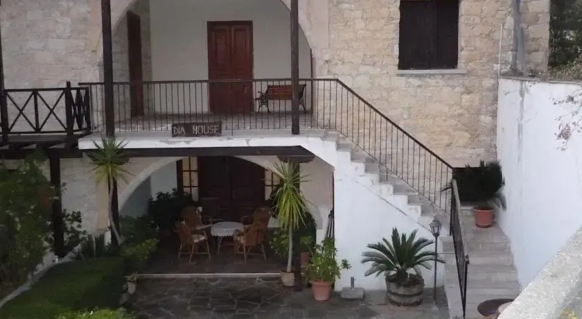 Dias House
