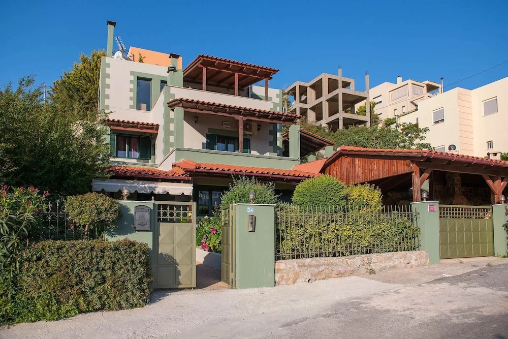 This Wonderful Residence Offers a Great Experience for up to 10 People