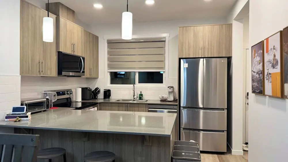 3BR Family House in NE Edmonton