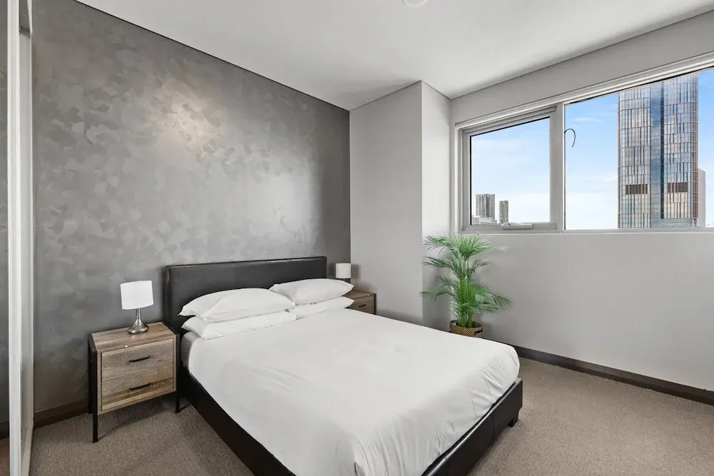 Central 2-bed With Parking & Stunning Views