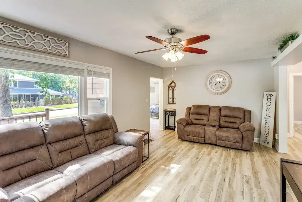 Half-mi to Dtwn Yankton & River: Charming Home!