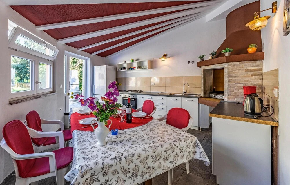Stunning Home in Medulin With Wifi and 7 Bedrooms