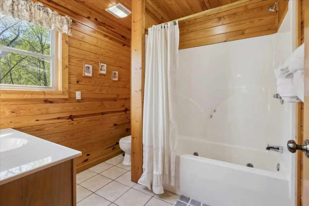 Kuntree Cabin by Beyond Expectations With Hot Tub
