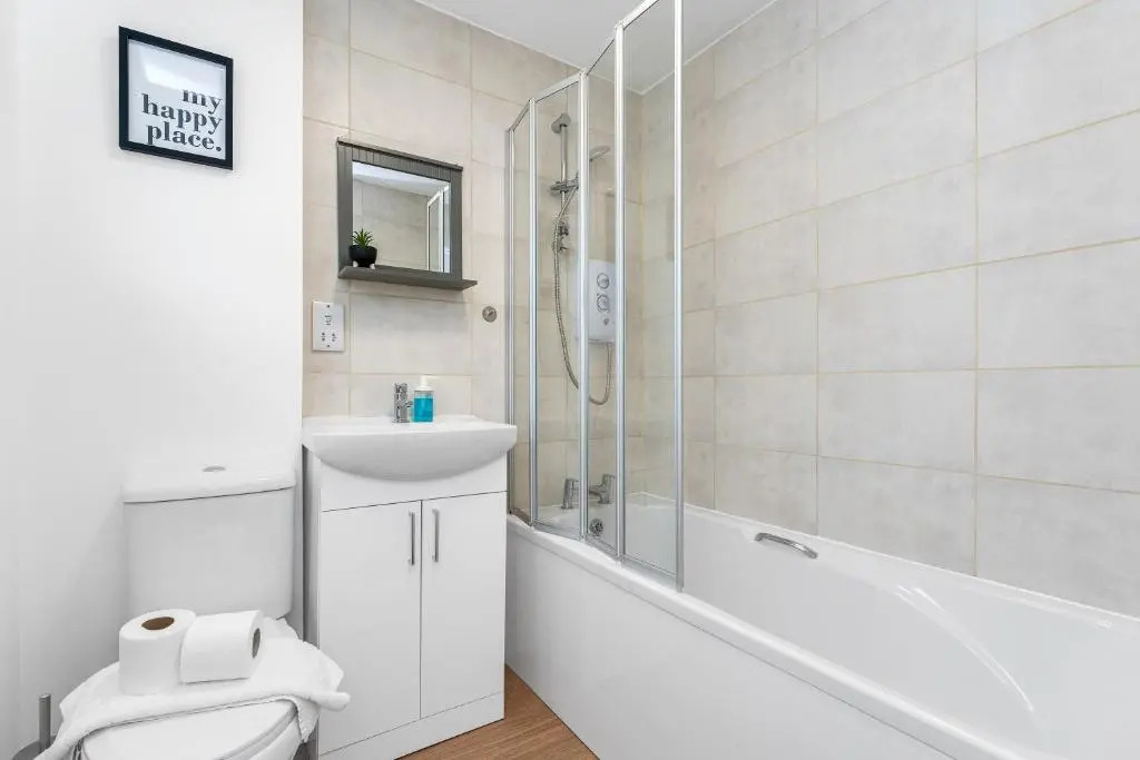 Cheerful Stays - Livingston - 4 Bedroom 3 Bath Home