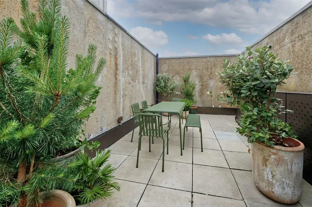 Stylish Three-bedroom Apartment in Poplar
