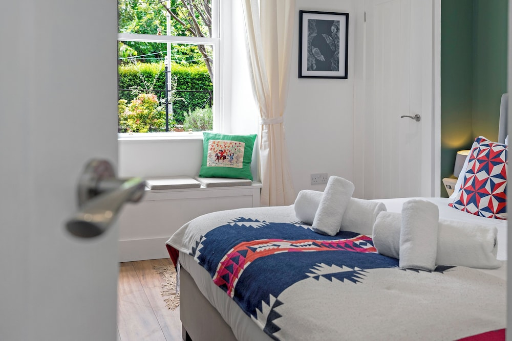 Stylish 2-Bed Villa Garden Central Edinburgh