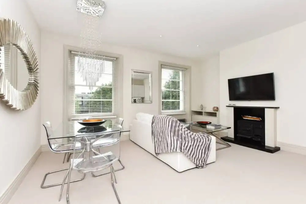 Stylish 3 Bedroom Apartment In Pimlico