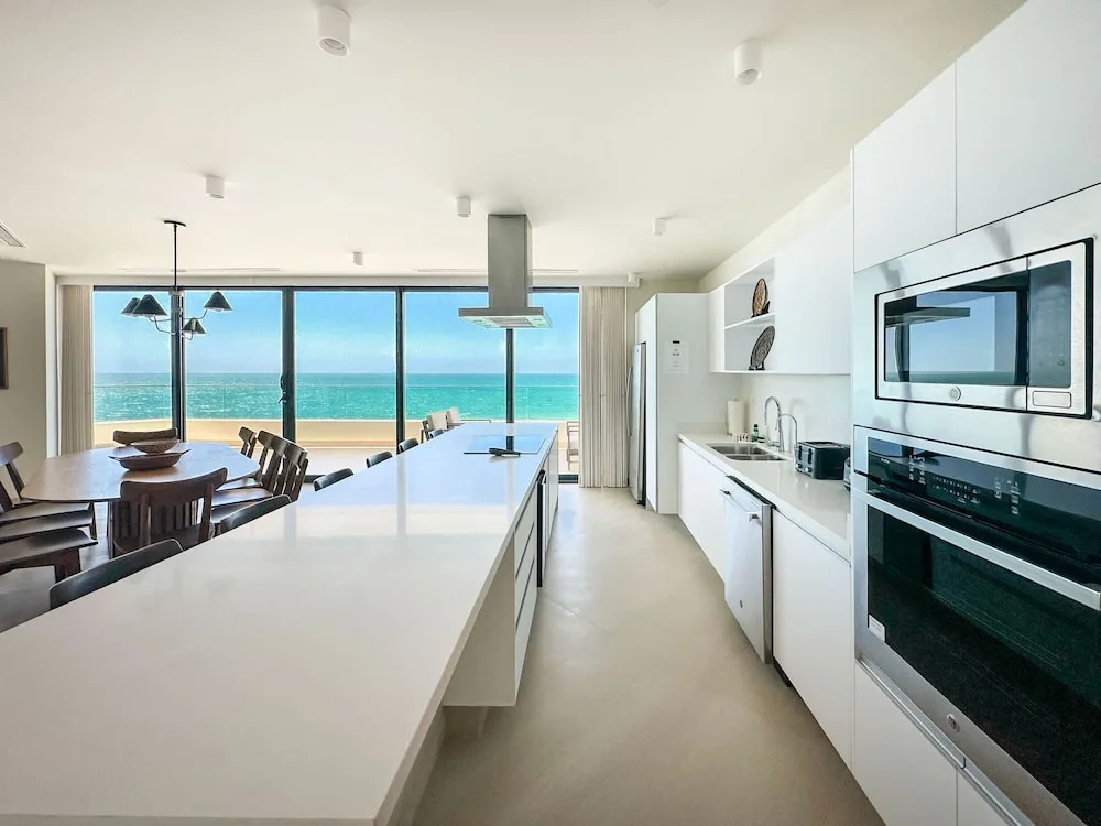 5BR Beachfront Luxury Condo
